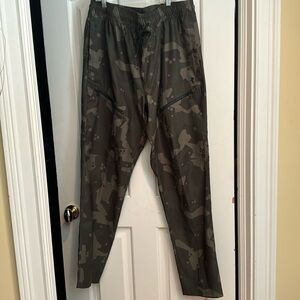 Under Armour 🔥sale🔥NWT military green pants